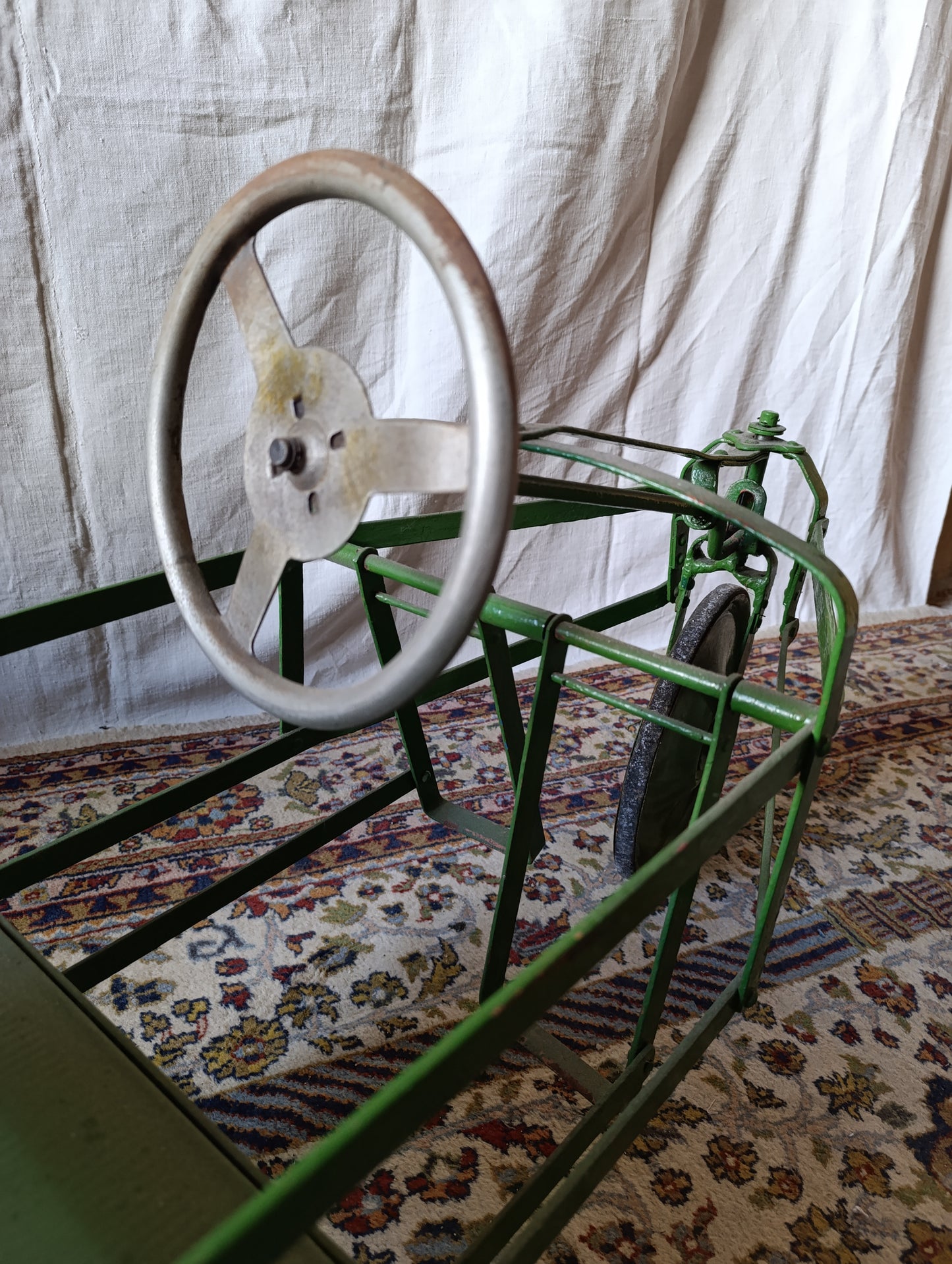 Voiture à pédales ancienne SIP – jouet métal vert années 50