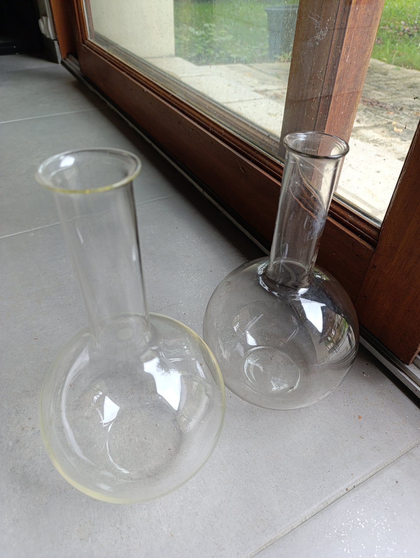 Lot de 2 flacons ronds PYREX 2 L – verre borosilicate, H 30 cm