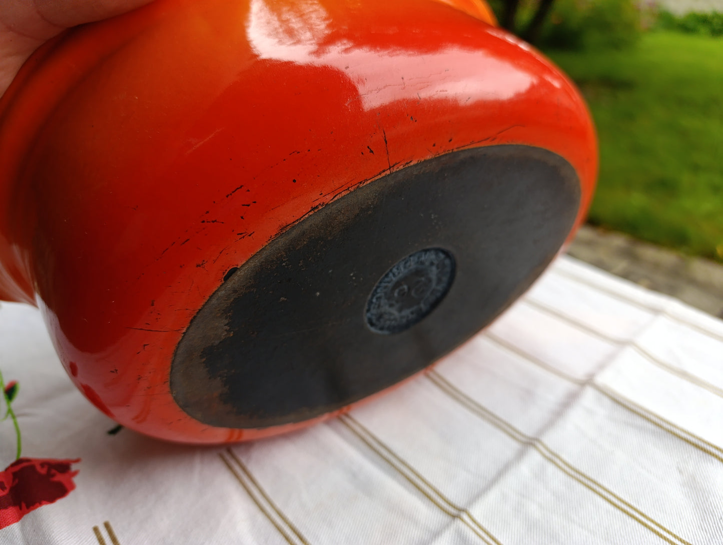 Cocotte ovale en fonte émaillée orange 30×22 cm avec couvercle