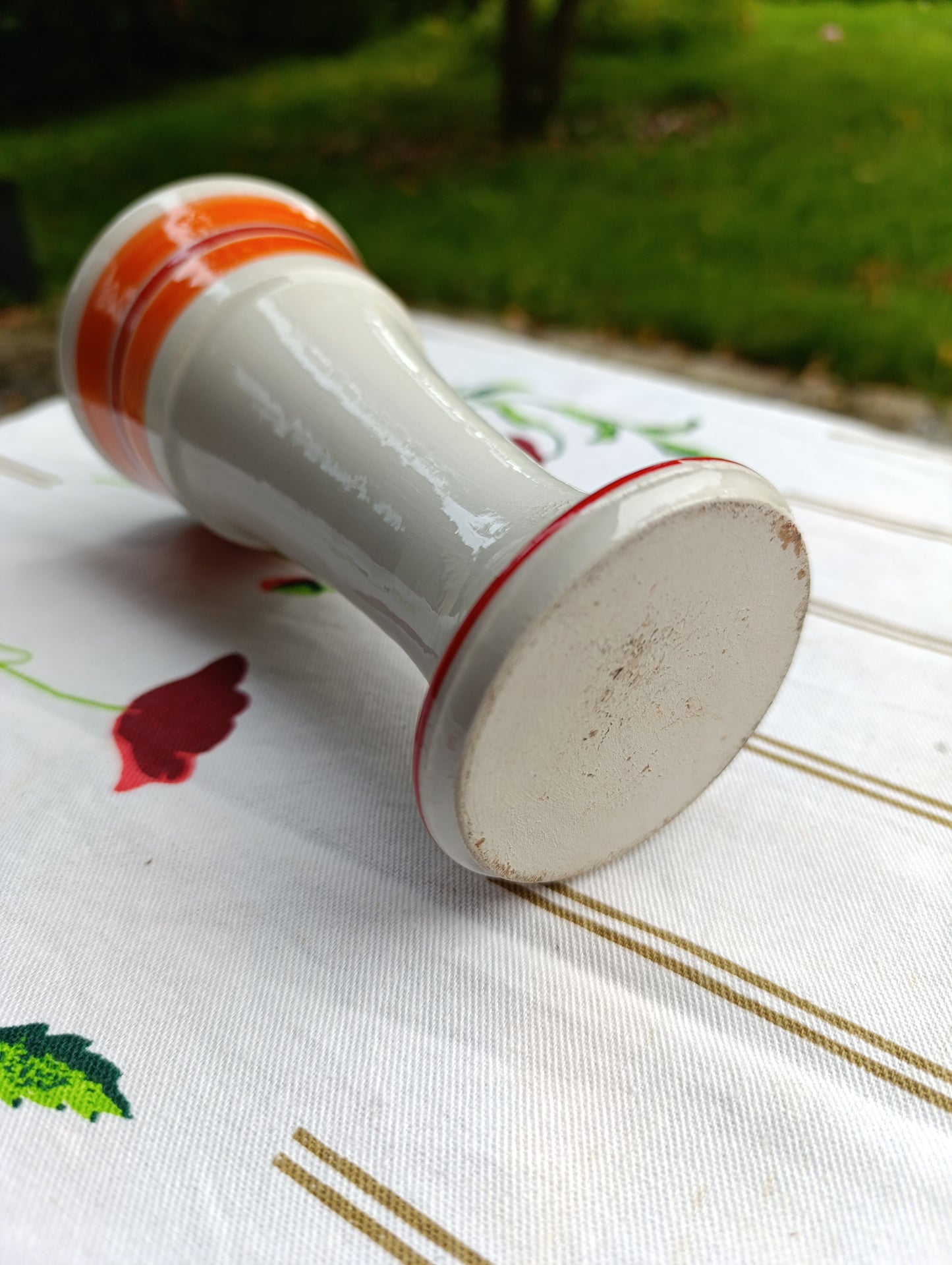 Vase vintage en faïence blanche et orange – 18 cm