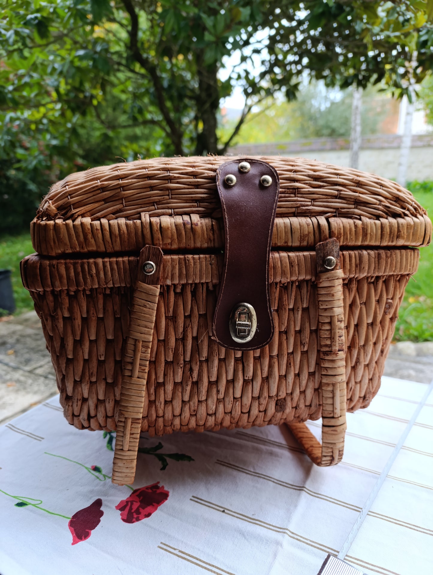 Panier pique-nique vintage en osier et cuir – 31x33x27 cm