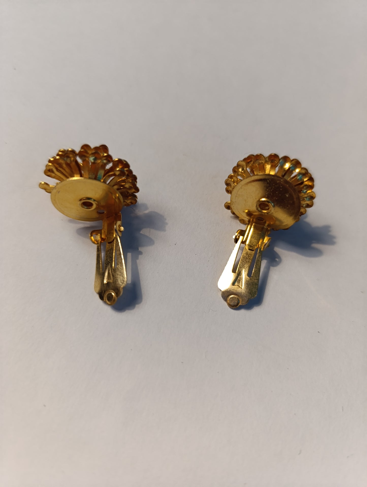 Boucles d’oreilles fantaisie vintage dorées relief soleil