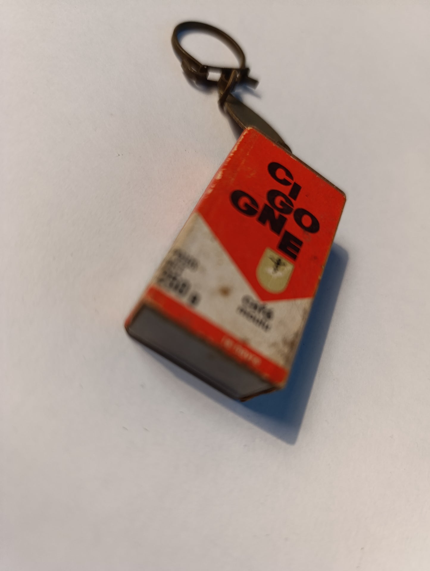 Porte-clés publicitaire vintage Café Cigogne – boîte miniature avec grains