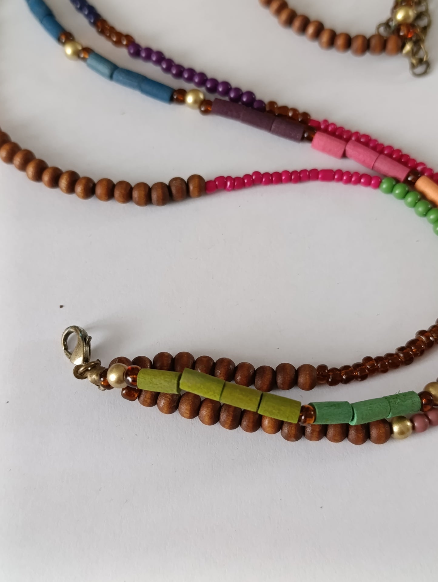 Collier fantaisie multirangs perles bois colorées style bohème 53 cm