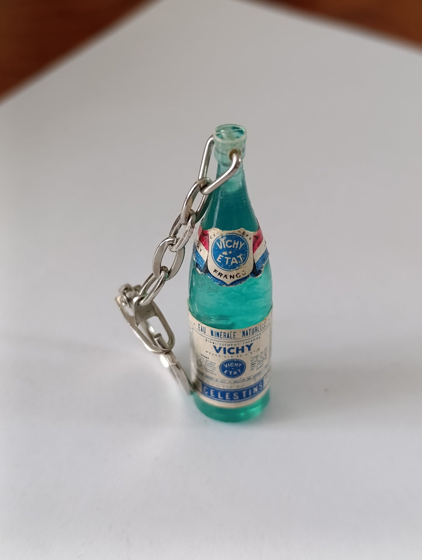 Porte-clés publicitaire ancien Vichy État Célestins bouteille