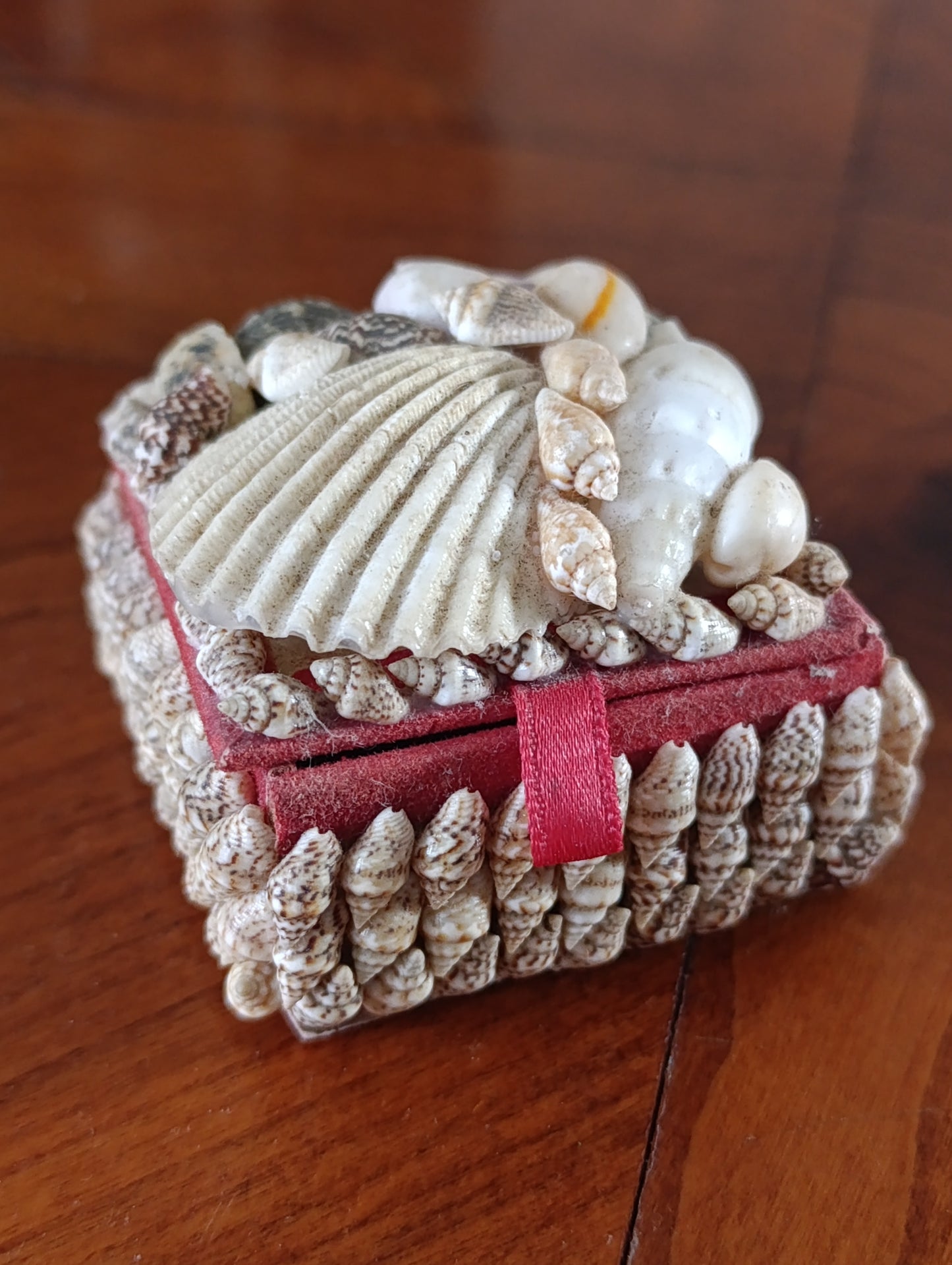 Petite boîte décorative ancienne recouverte de coquillages – Boîte souvenir bord de mer – Années 60/70