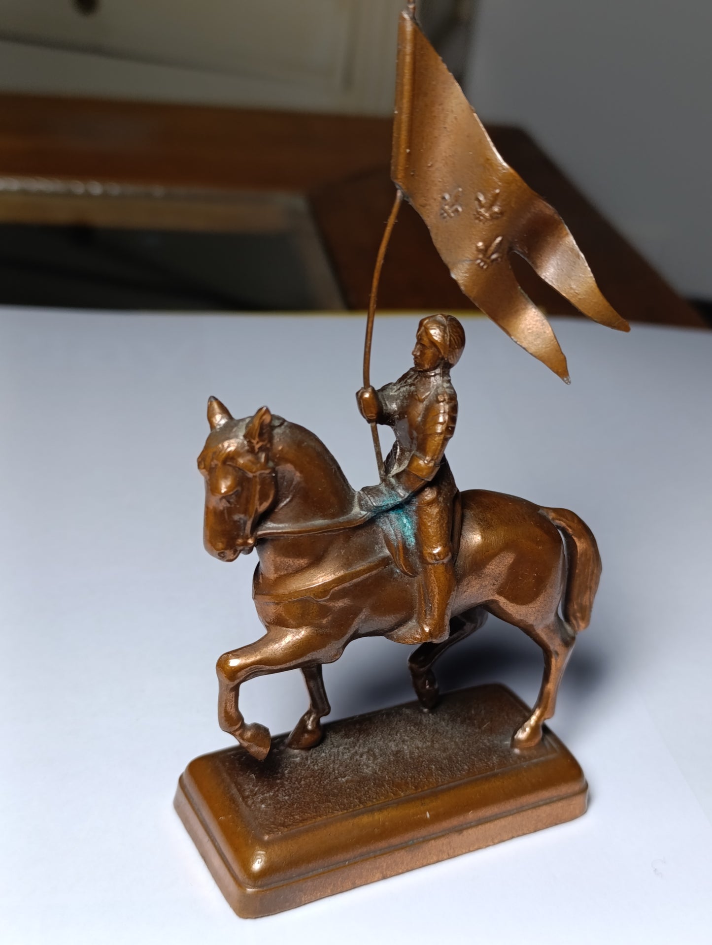 Statue Jeanne d’Arc à cheval – métal patiné bronze