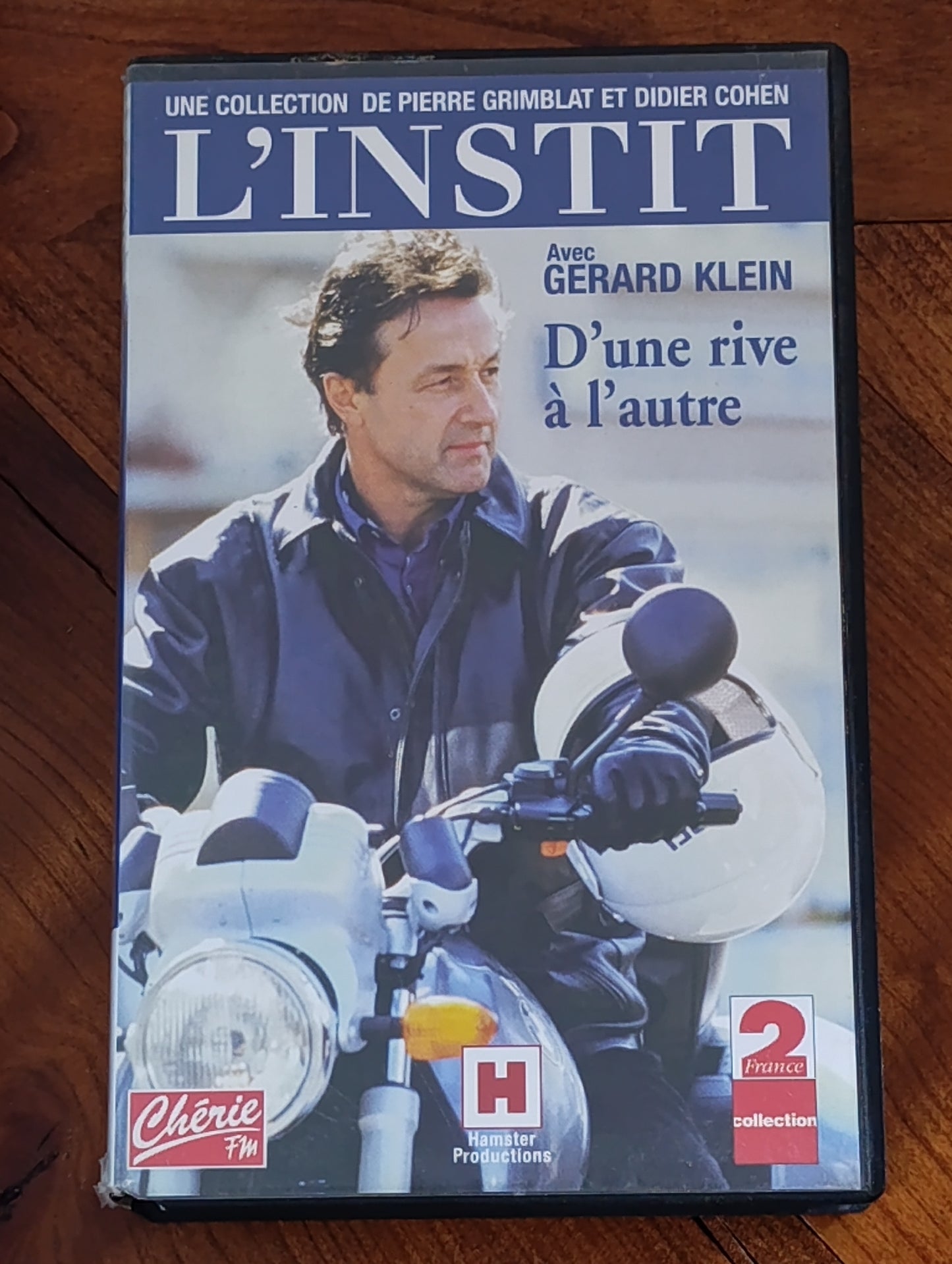 Cassette VHS L’Instit – D’une rive à l’autre