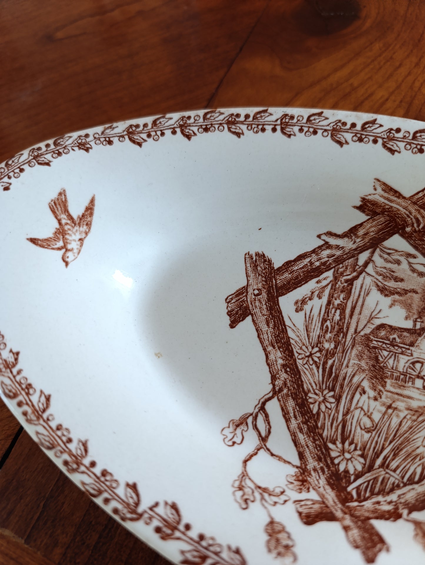 Petit plat ovale ancien Terre de Fer V. Sordoillet Paris décor champêtre brun 25 cm