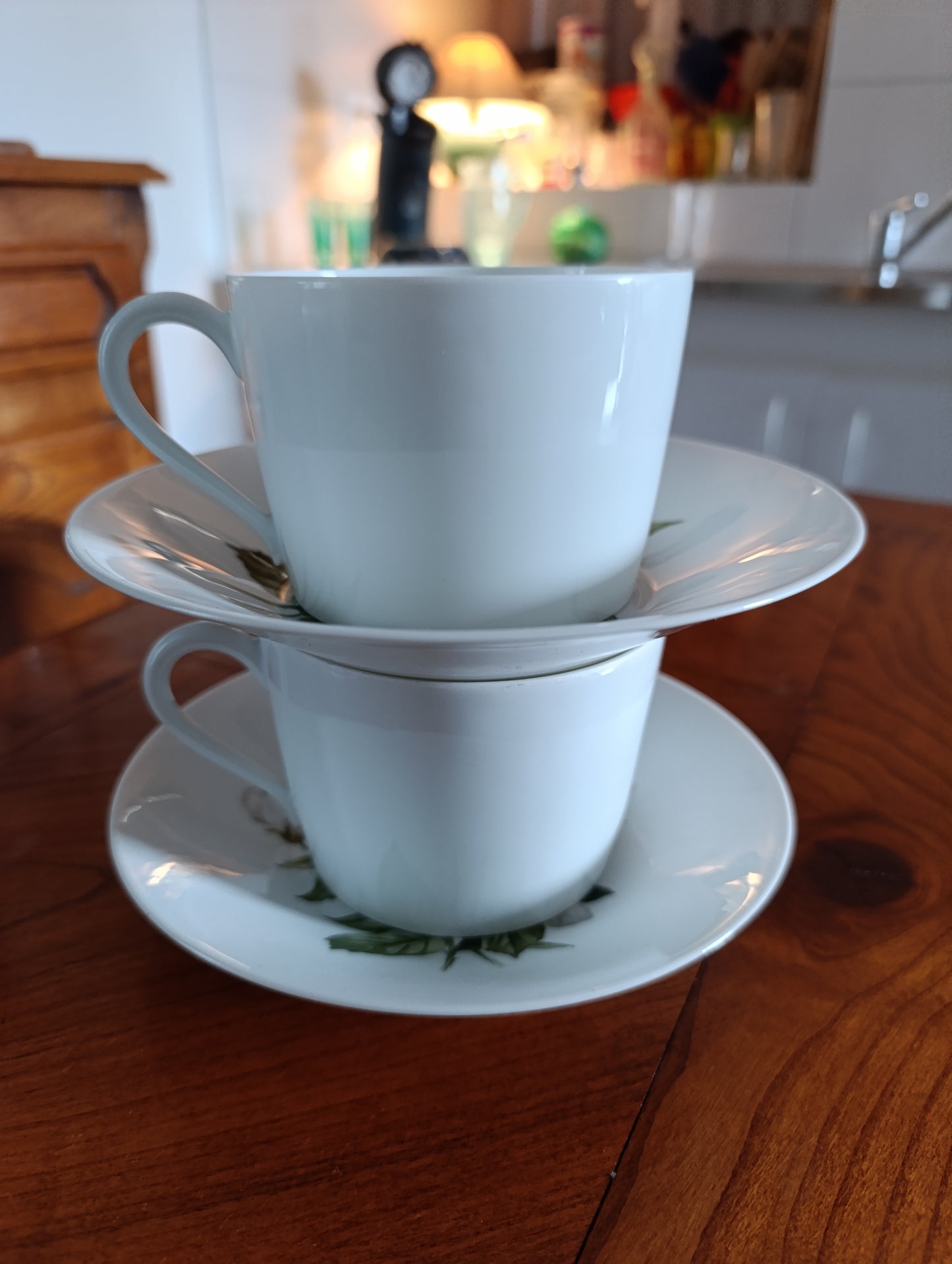 Lot de 2 tasses et soucoupes en porcelaine de Limoges – Porcelaine de Paris