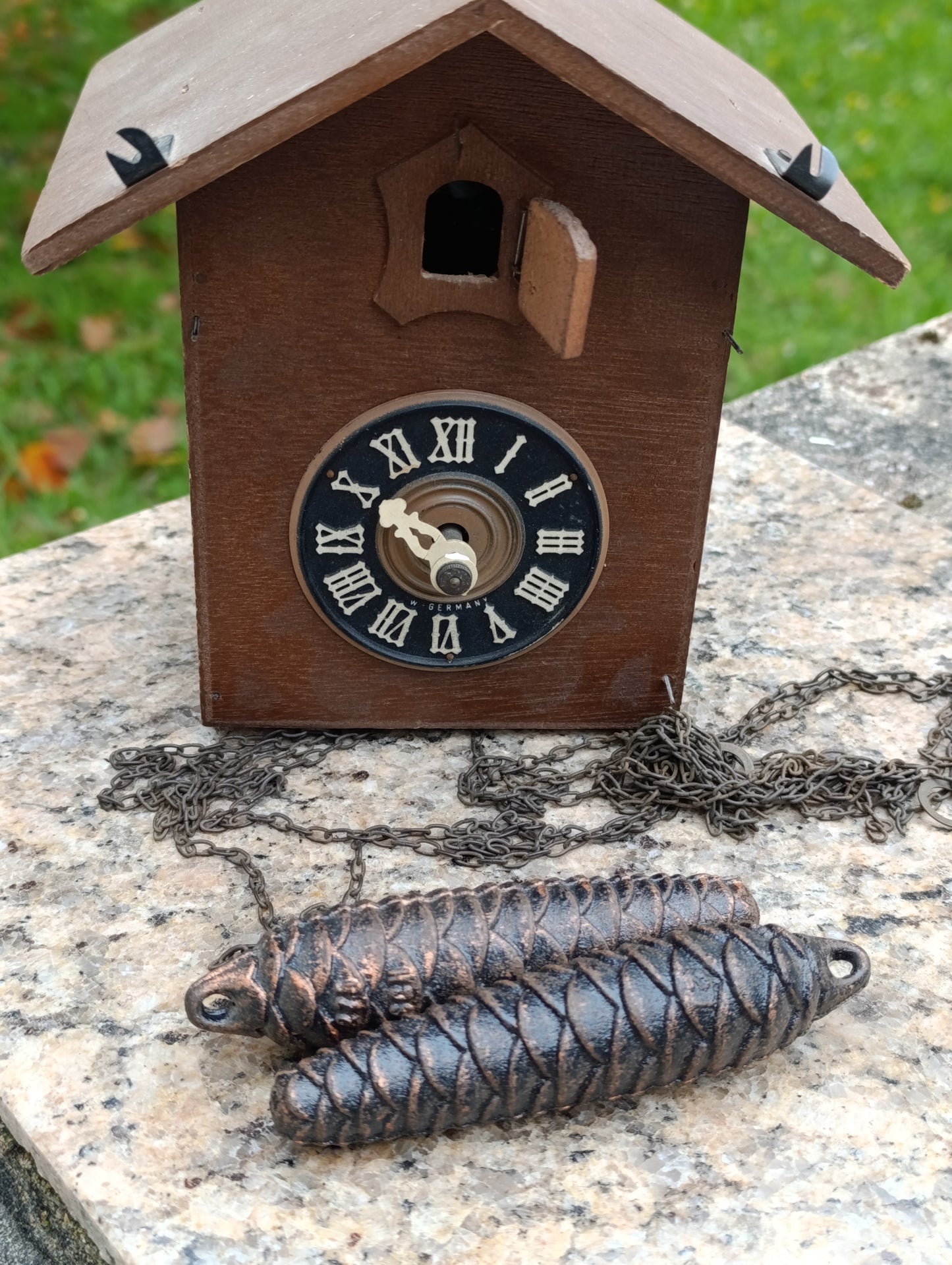 Coucou ancien Regula West Germany en bois avec oiseau animé – Mouvement mécanique à chaînes – À restaurer