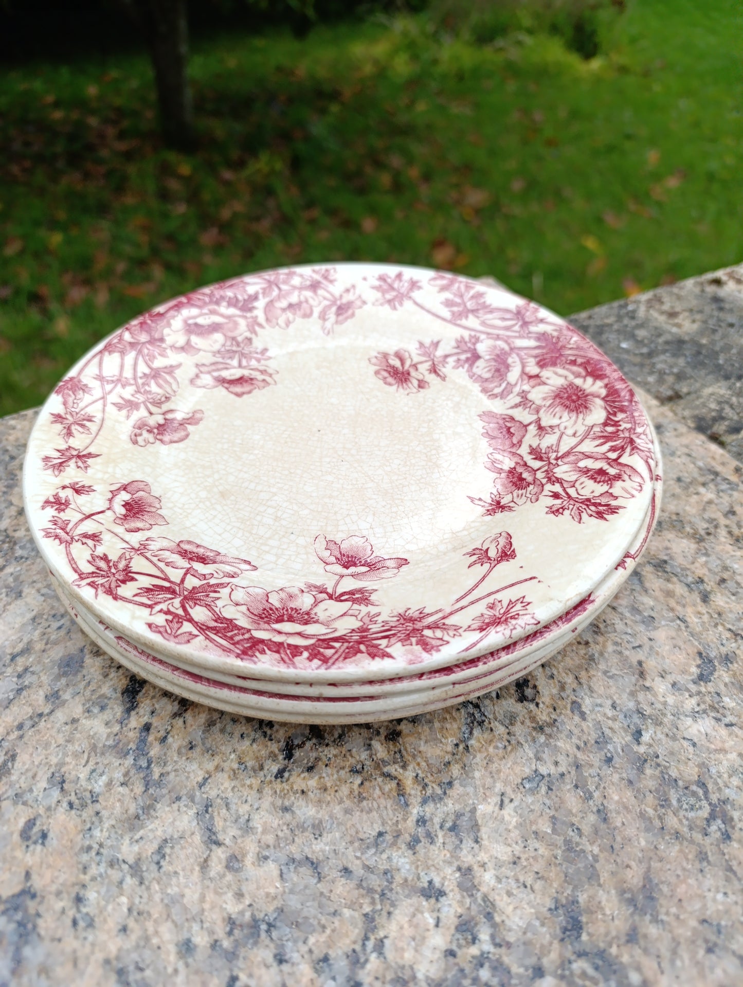 Lot de 4 assiettes anciennes Gien modèle Anémones rose – vaisselle vintage française