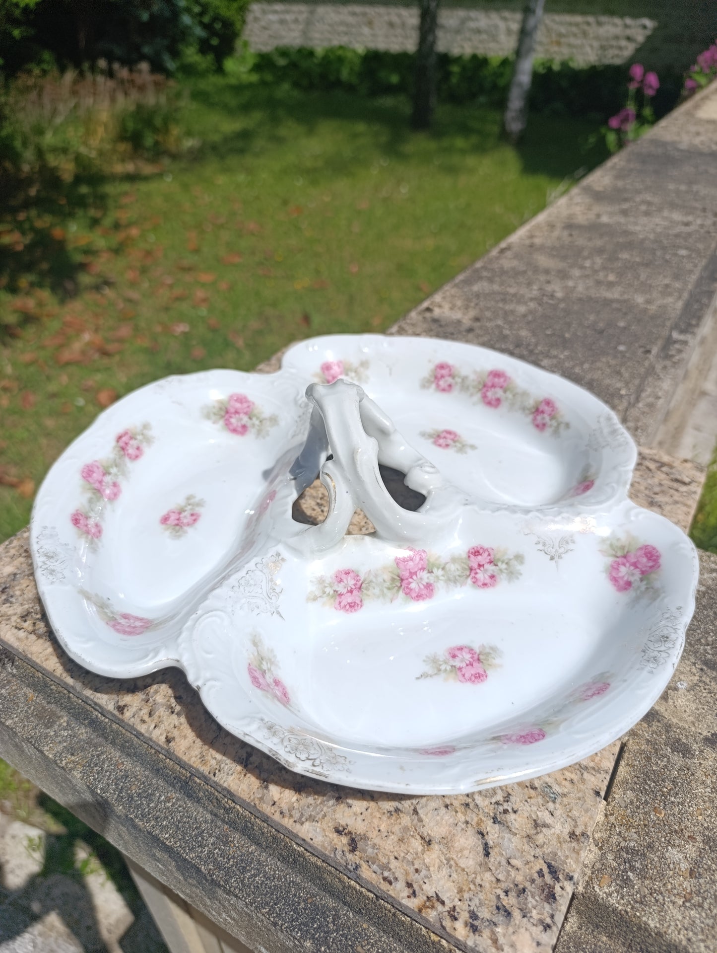 Serviteur ancien 3 compartiments en porcelaine – décor floral rose