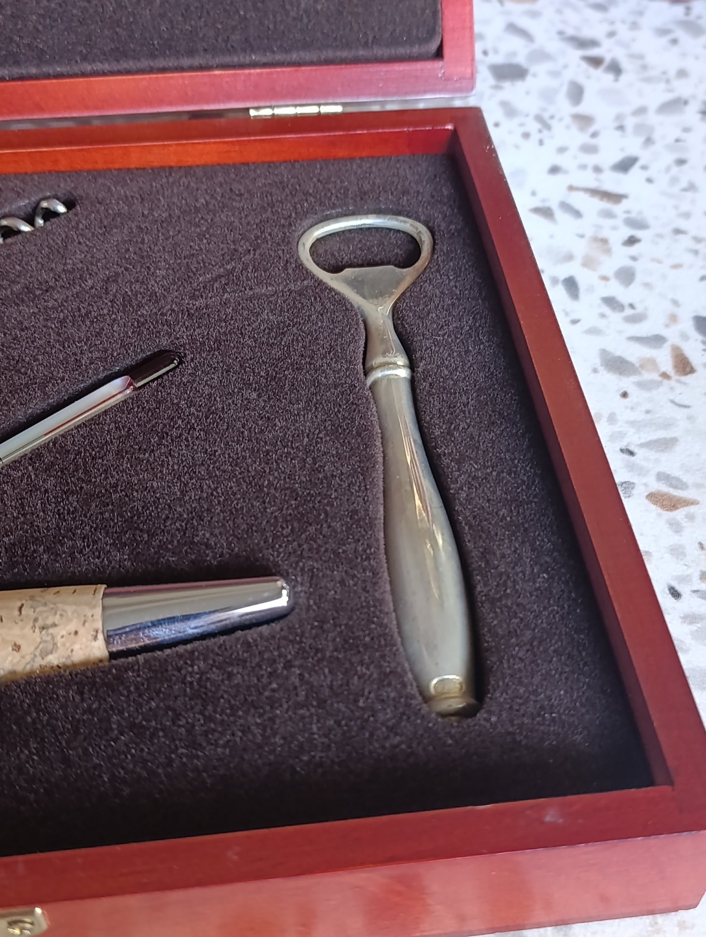 Coffret accessoires vin ancien – Tire-bouchon sommelier et accessoires de bar