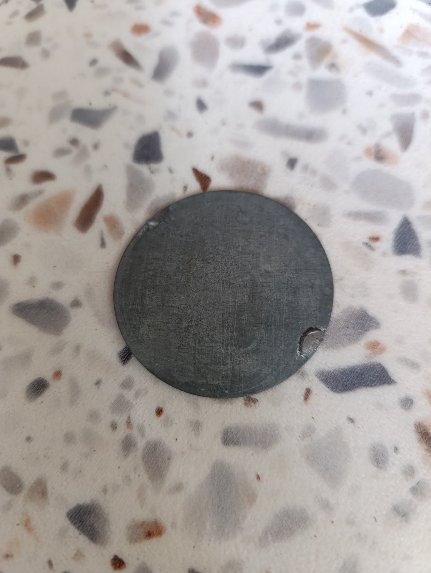 Cache de balancier ancien R-A pour pendule de cheminée