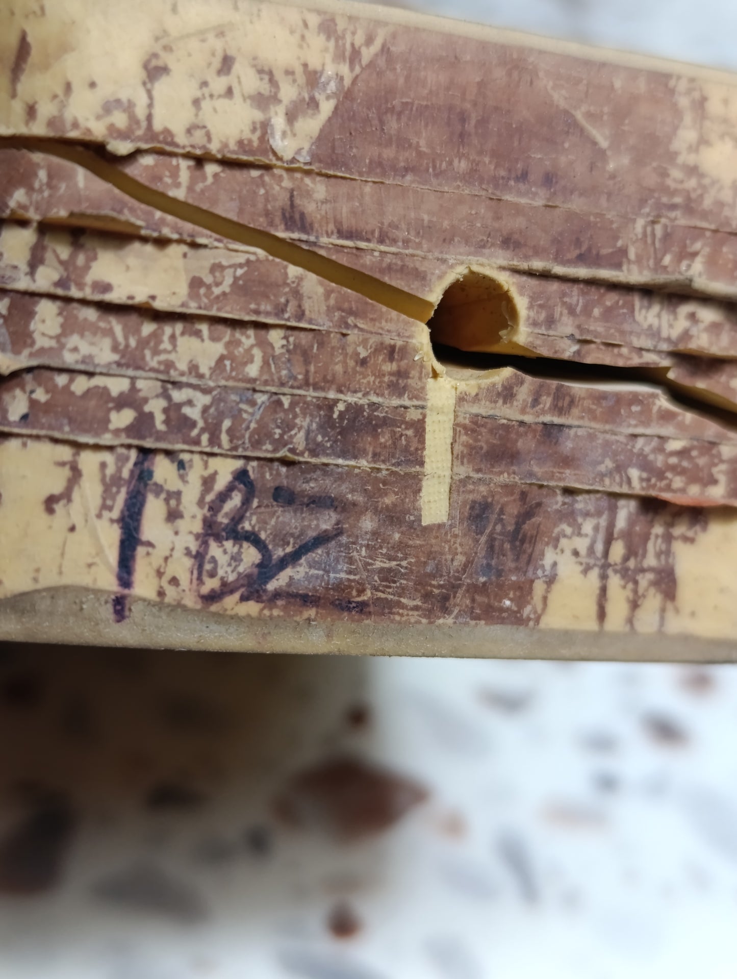 Moule ancien d'horlogerie en caoutchouc – Empreinte de pièce tournée – Atelier d'horloger