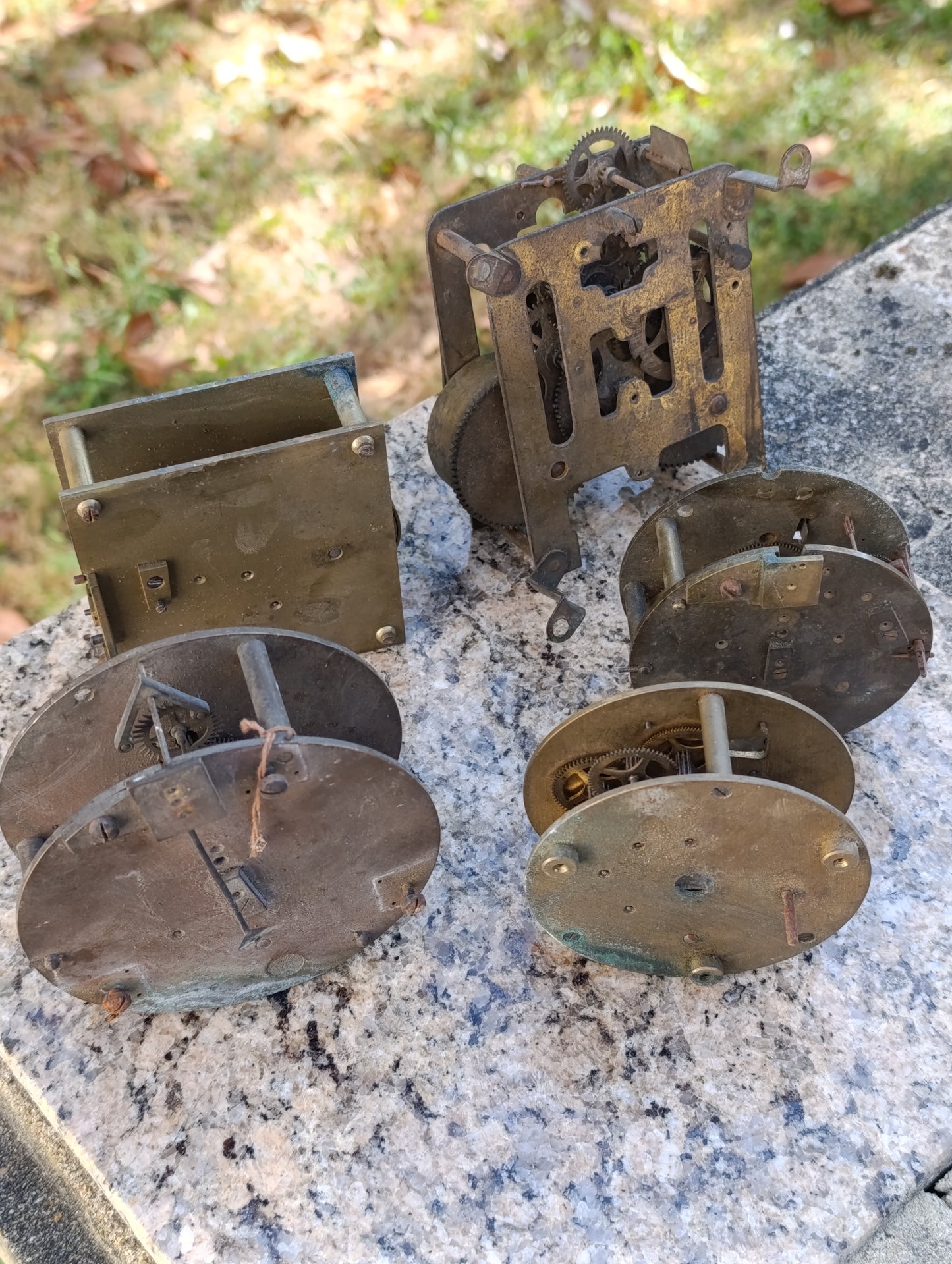 Lot de 5 mouvements d'horloge anciens – pour restauration ou pièces – 2,6 kg