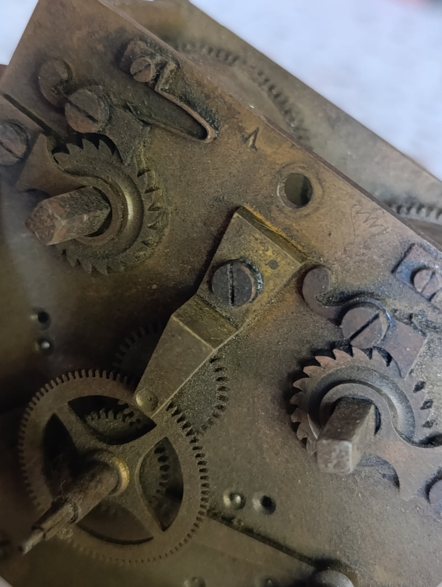 Mécanisme d’horloge ancienne avec aiguilles et pièces détachées pour restauration – 10,2 cm