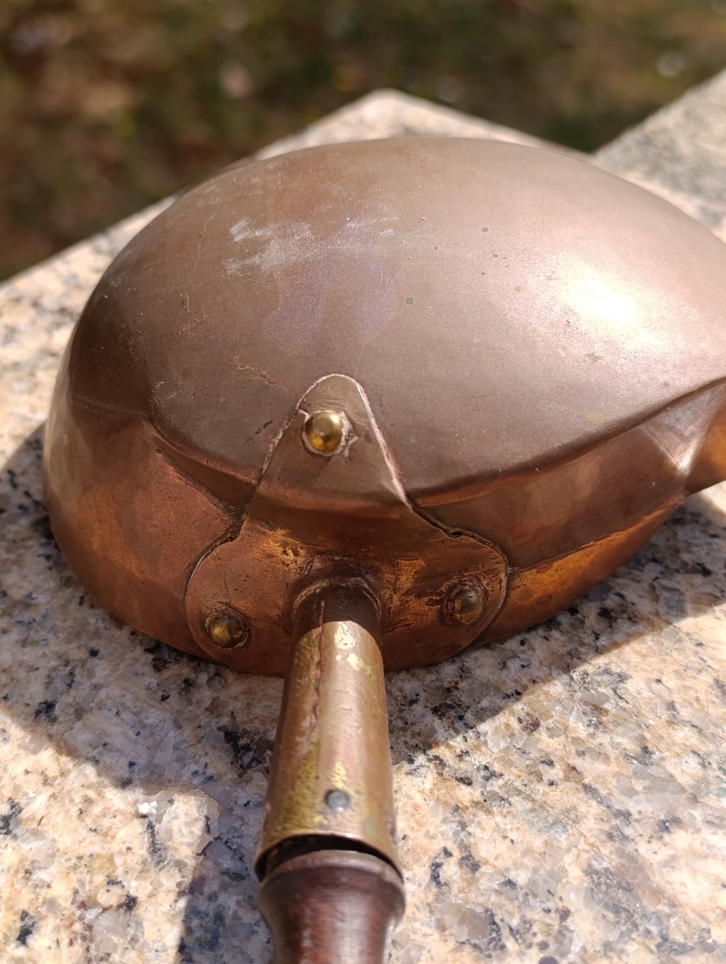 Cuillère à sucre ancienne en cuivre avec manche en bois – Poêlon ancien de cuisine