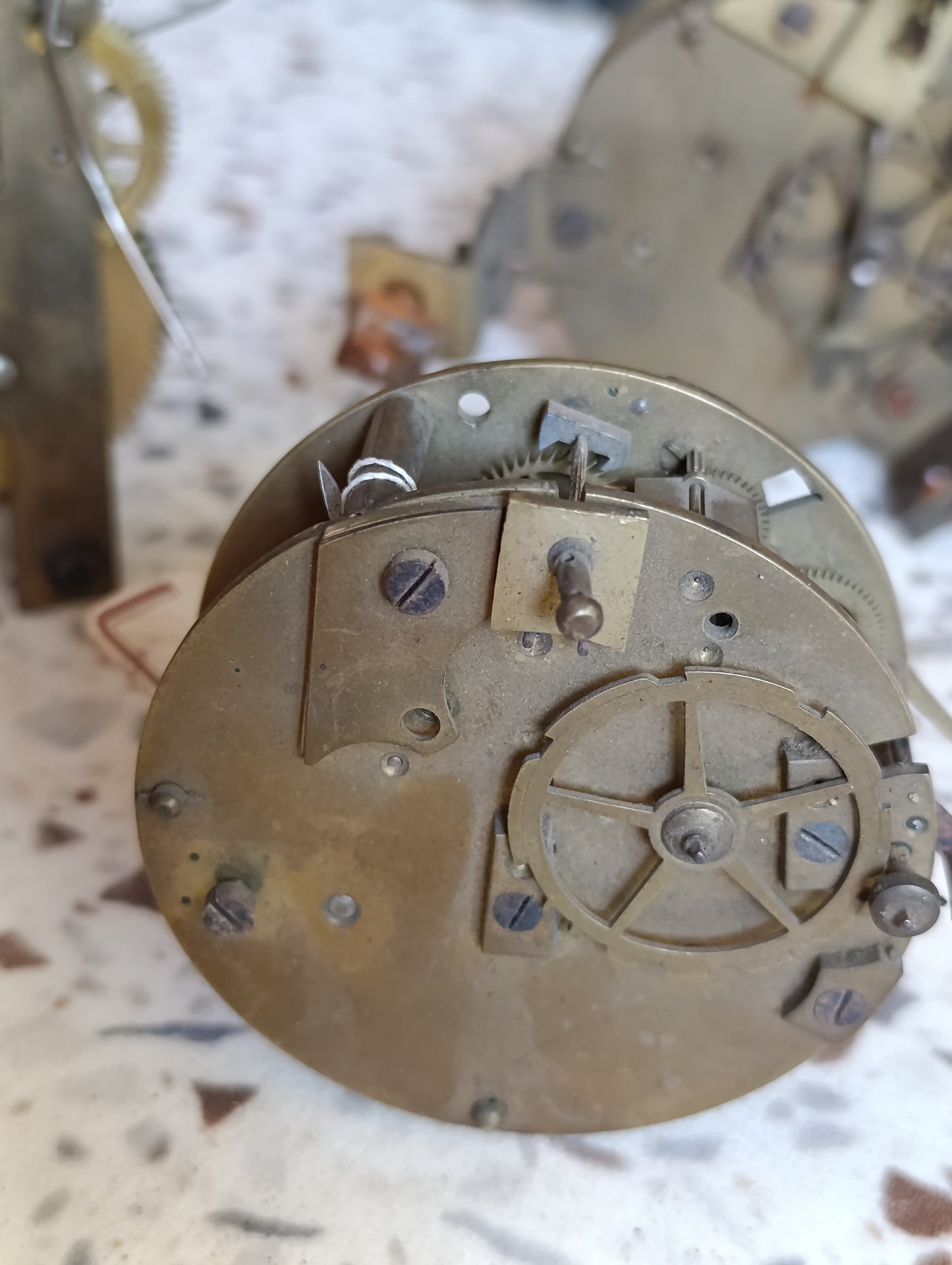 Lot de 3 mécanismes d’horloge ancienne à restaurer – Mouvements mécaniques pour pièces ou collection