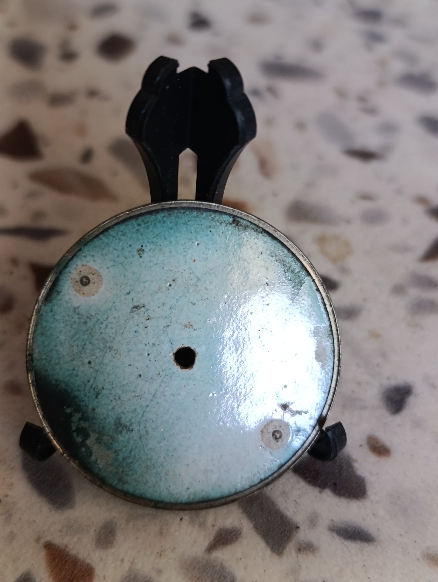 Cadran émaillé ancien à décor fleuri et chiffres romains dorés Ø 5 cm – Horlogerie ancienne