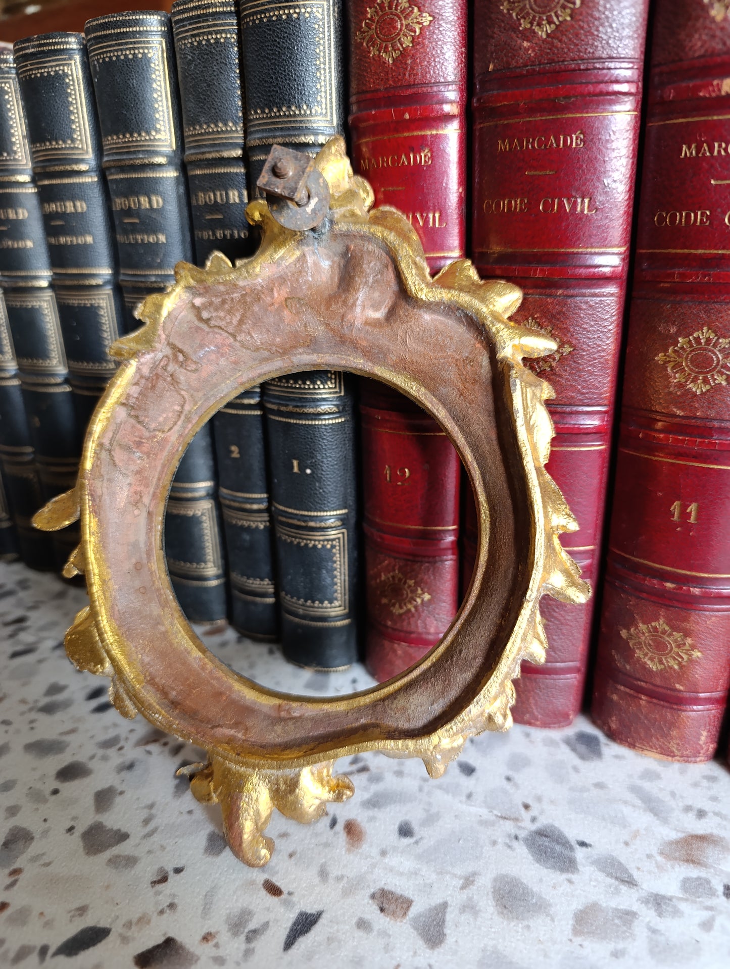 Entourage de cadran de pendule ancien en bois doré sculpté style rocaille – XIXe