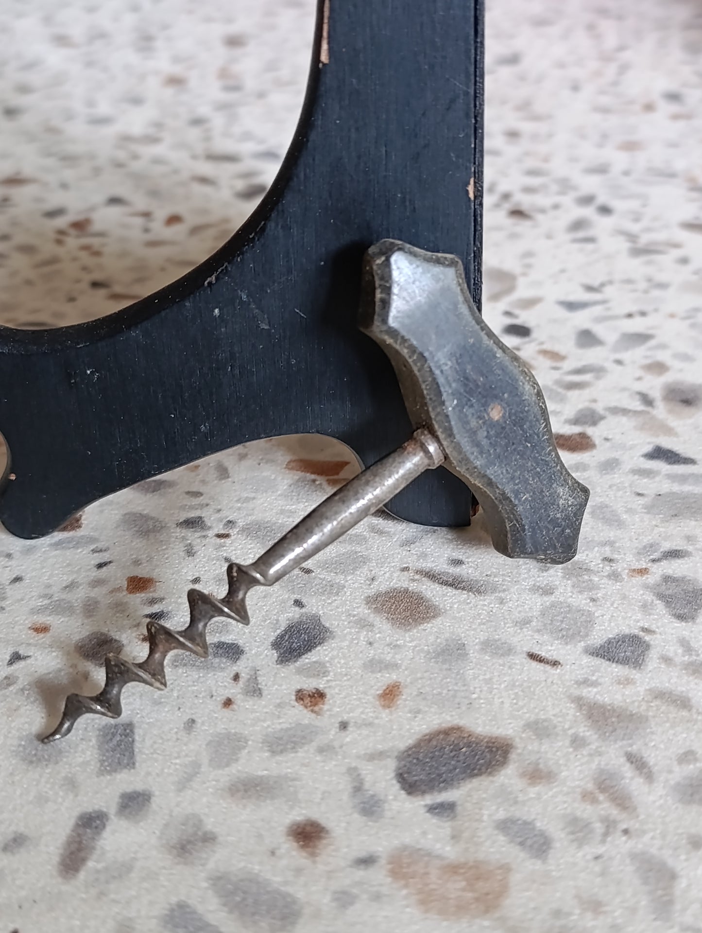 Ancien tire-bouchon à poignée en métal – modèle vintage robuste