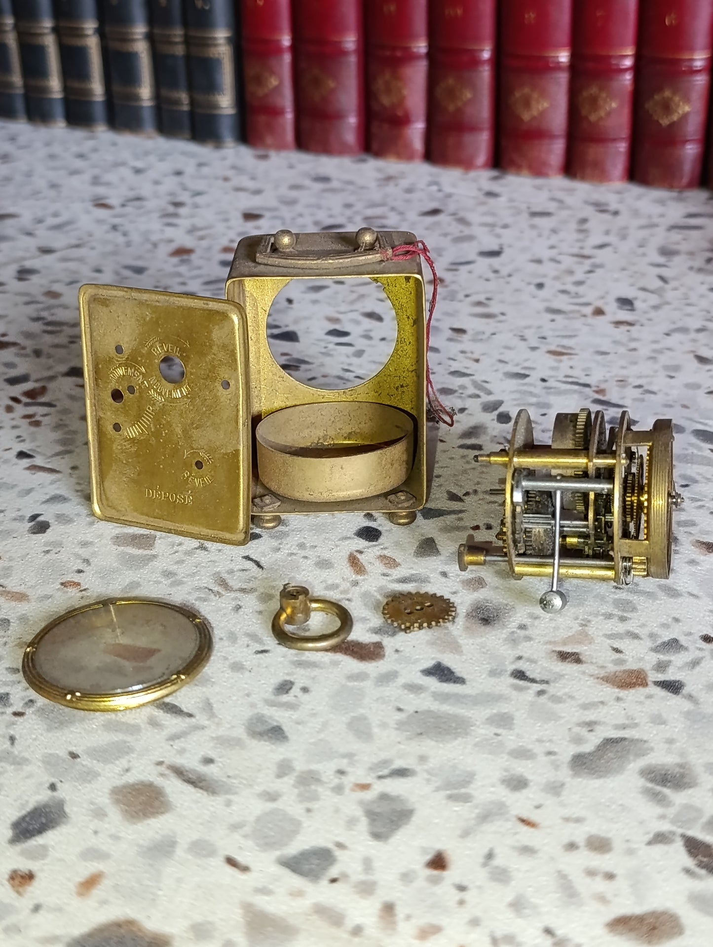 Ancienne pendulette réveil miniature en laiton – mécanisme mécanique à restaurer
