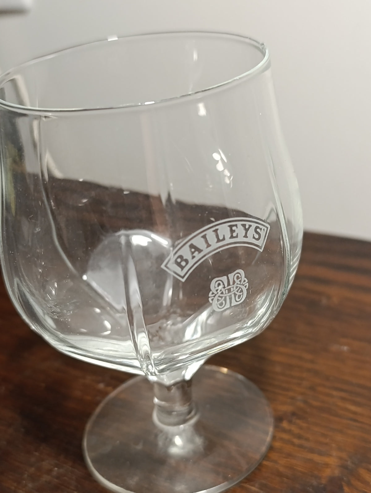 Lot de 2 verres Baileys en cristal à pied court – décor à facettes