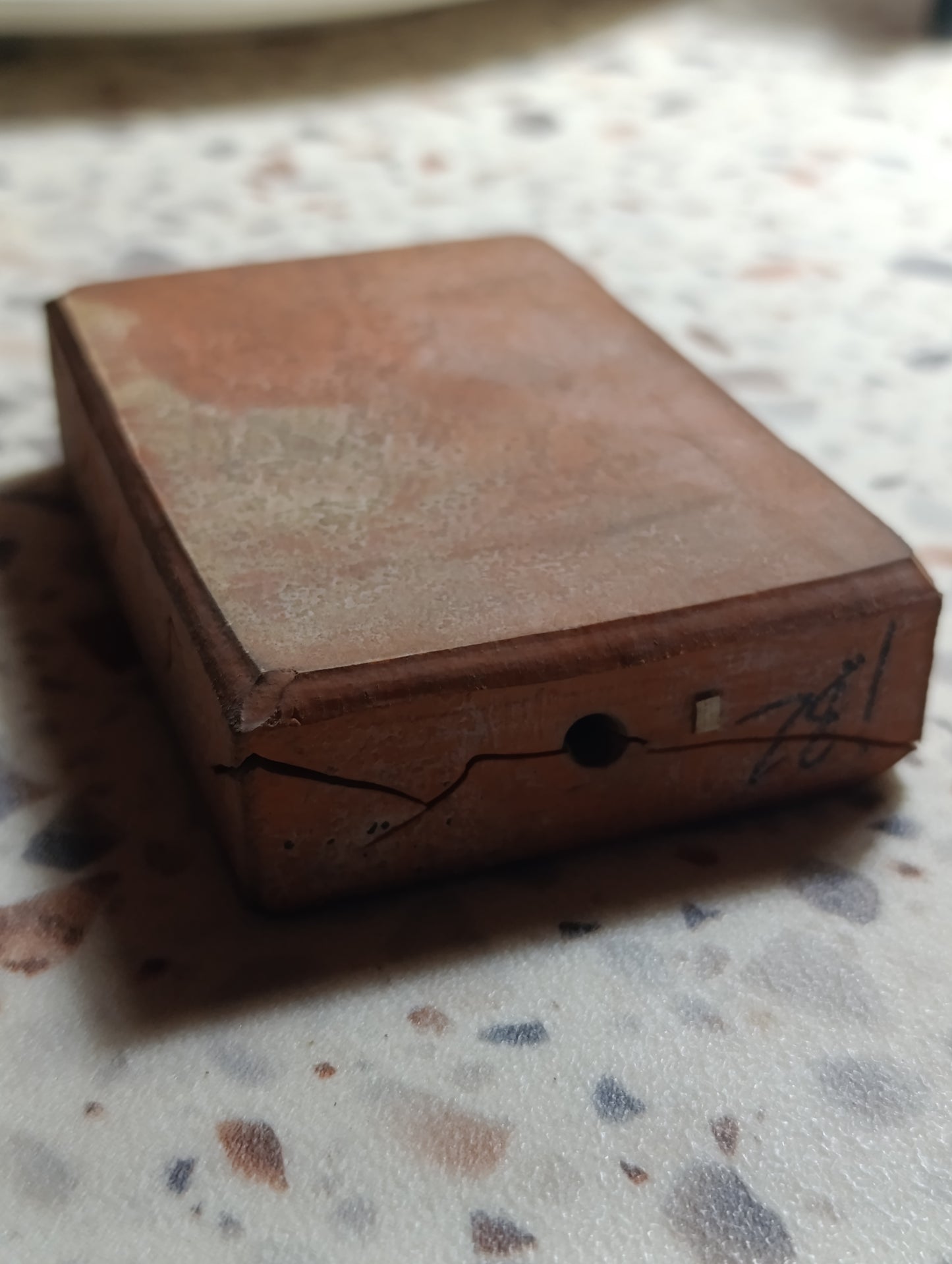 Lot de 4 moules anciens d'horlogerie en résine, vendus en un seul lot.
