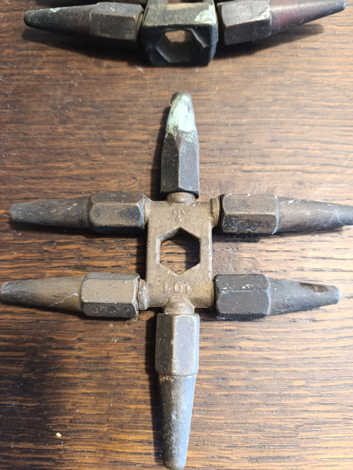 Lot de 12 becs de chalumeau anciens sur deux supports – non testés