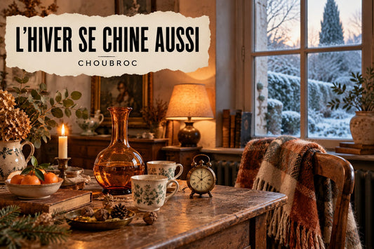 Objets de brocante et décoration chaleureuse dans un intérieur en hiver