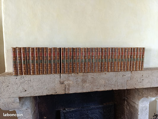 Exceptionnelle collection ancienne de 36 volumes sur 40 de l’œuvre monumentale "Voyages imaginaires, songes, visions et romans cabalistiques", publiés entre 1787 et 1789 à Amsterdam; Paris, Hôtel Serpente.