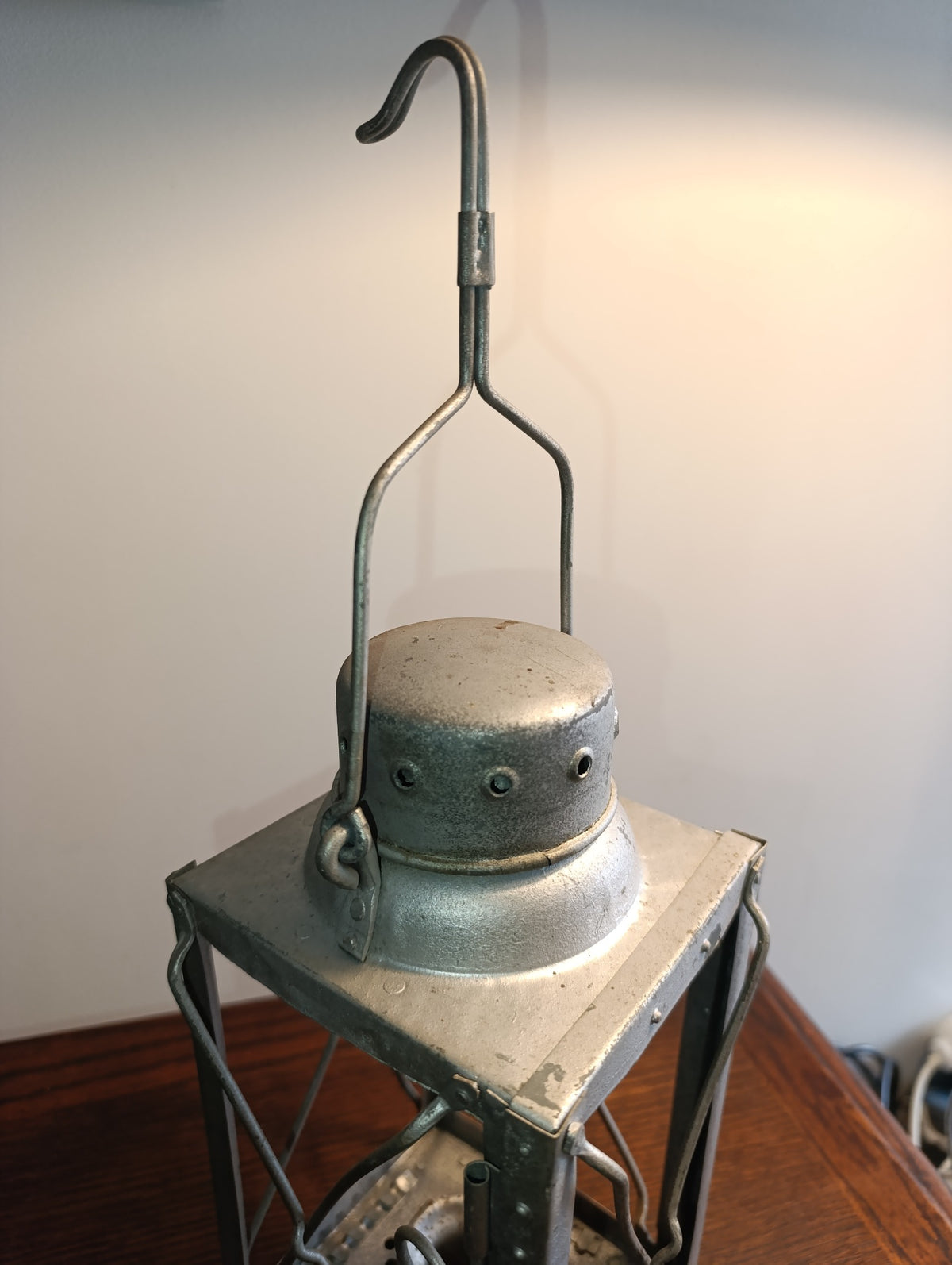 Lanterne allemande GIBE 1941 sans vitres, détail de son état