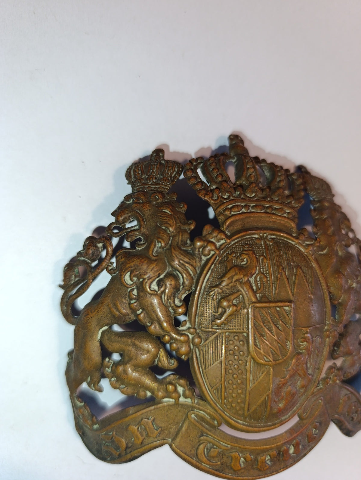 Plaque aux armes de Bavière pour casque à pointe – vue et détails