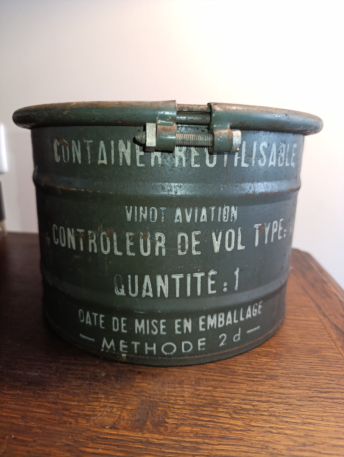 Container ancien Vinot Aviation pour contrôleur de vol – métal vert