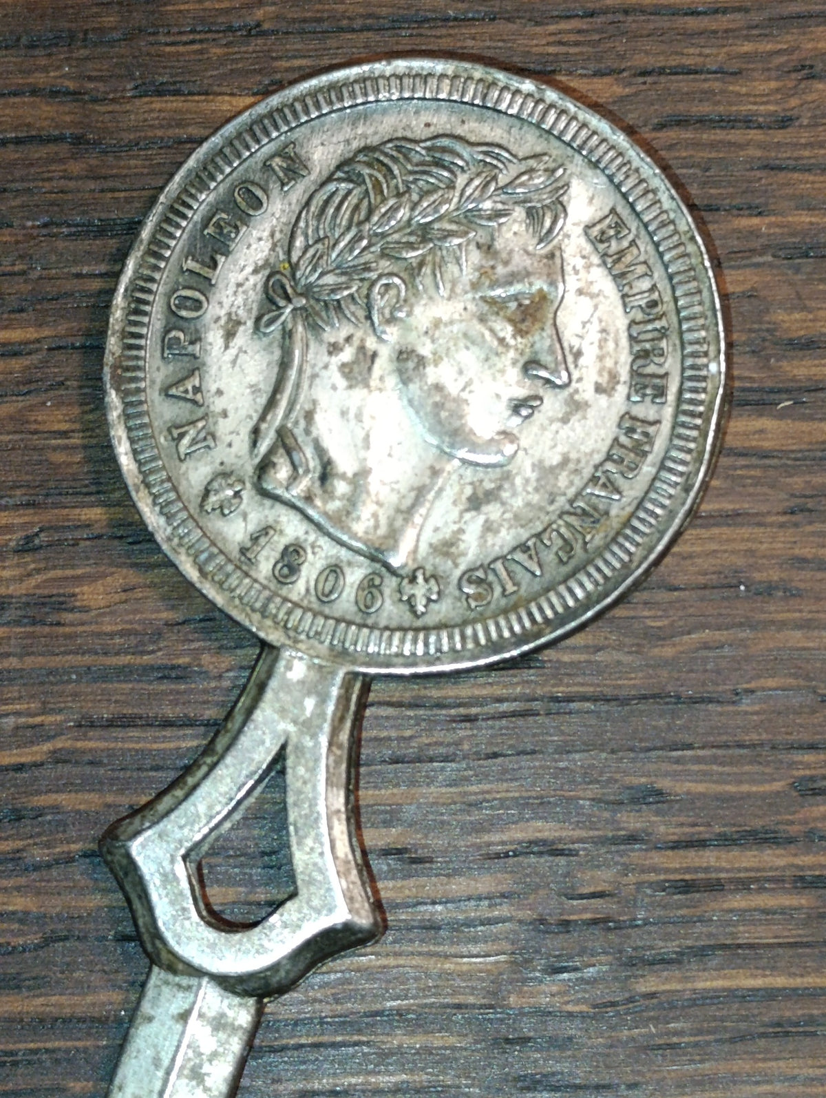 Coupe-papier Napoléon, métal de couleur argentée et patine