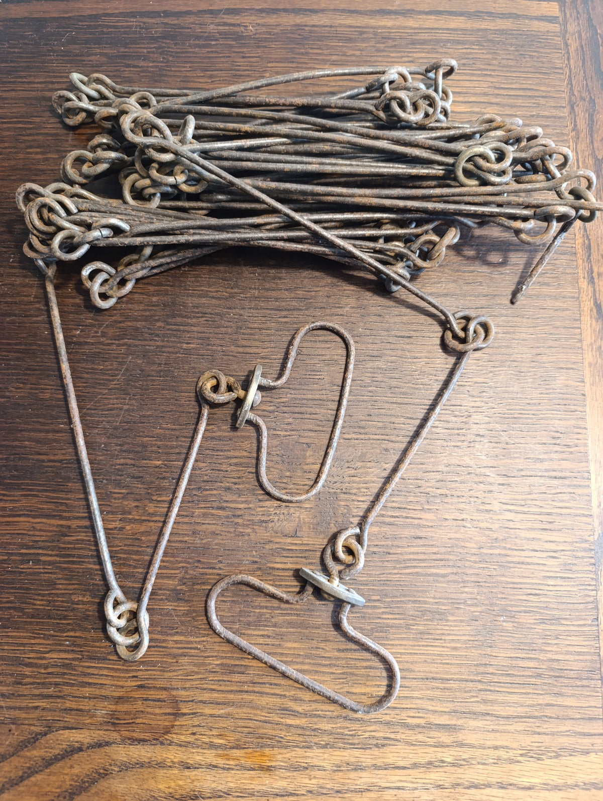 Ancienne chaîne d’arpenteur en métal avec poignées
