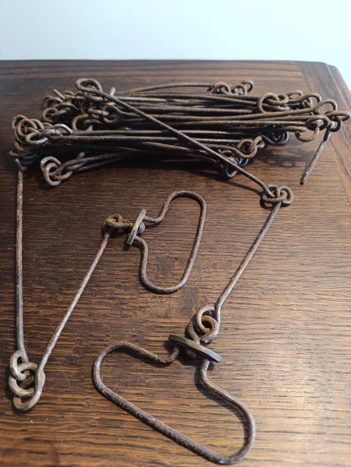 Ancienne chaîne d’arpenteur en métal avec poignées