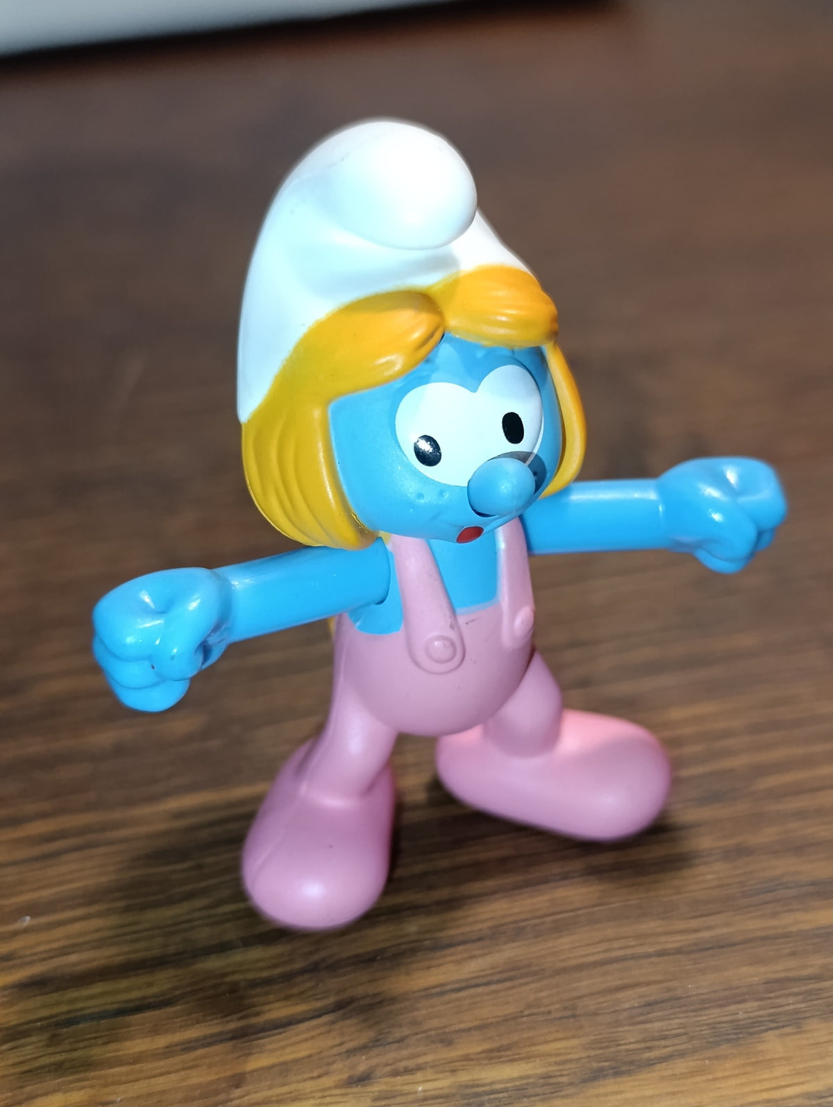 Figurine Schtroumpfette en salopette rose – Les Schtroumpfs