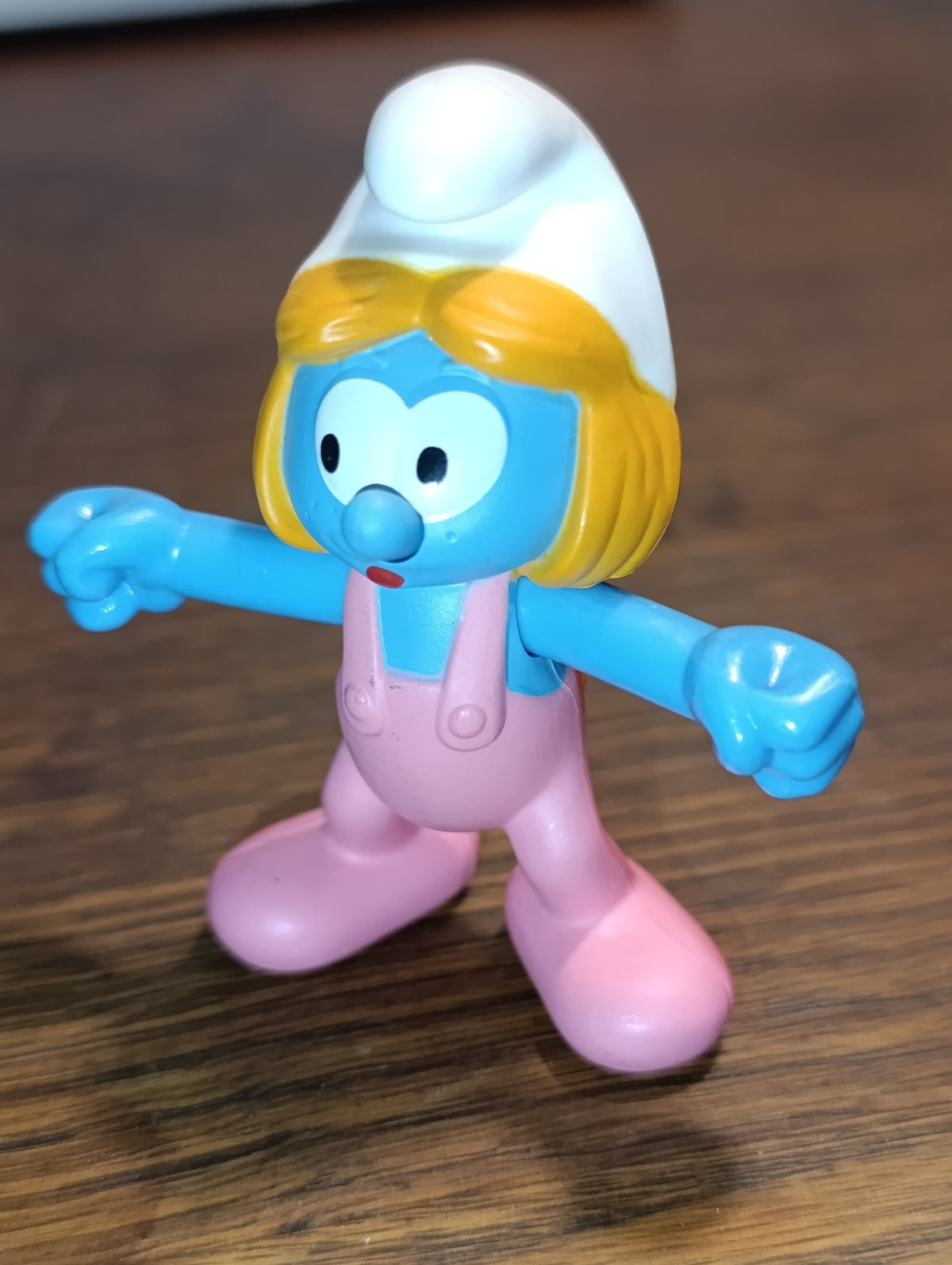 Figurine Schtroumpfette en salopette rose – Les Schtroumpfs