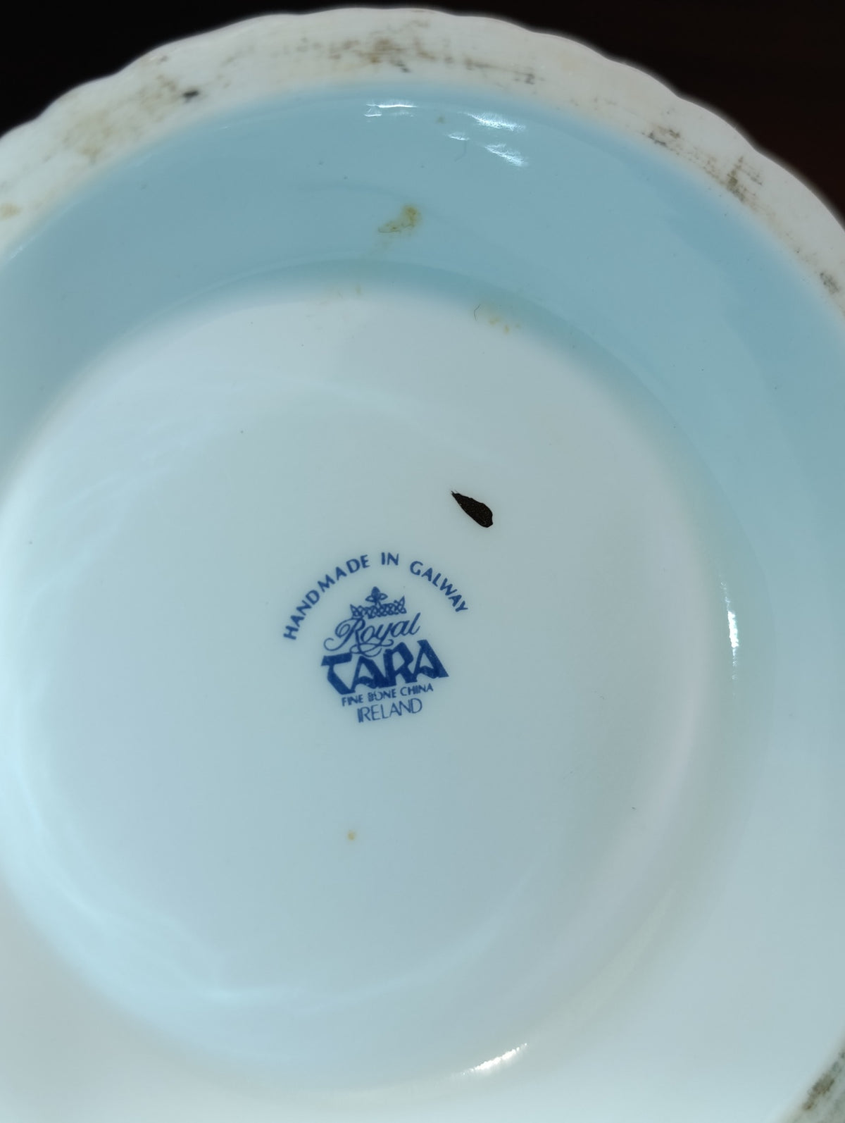 Vase Royal Tara en porcelaine fine d’Irlande – décor floral et dorures