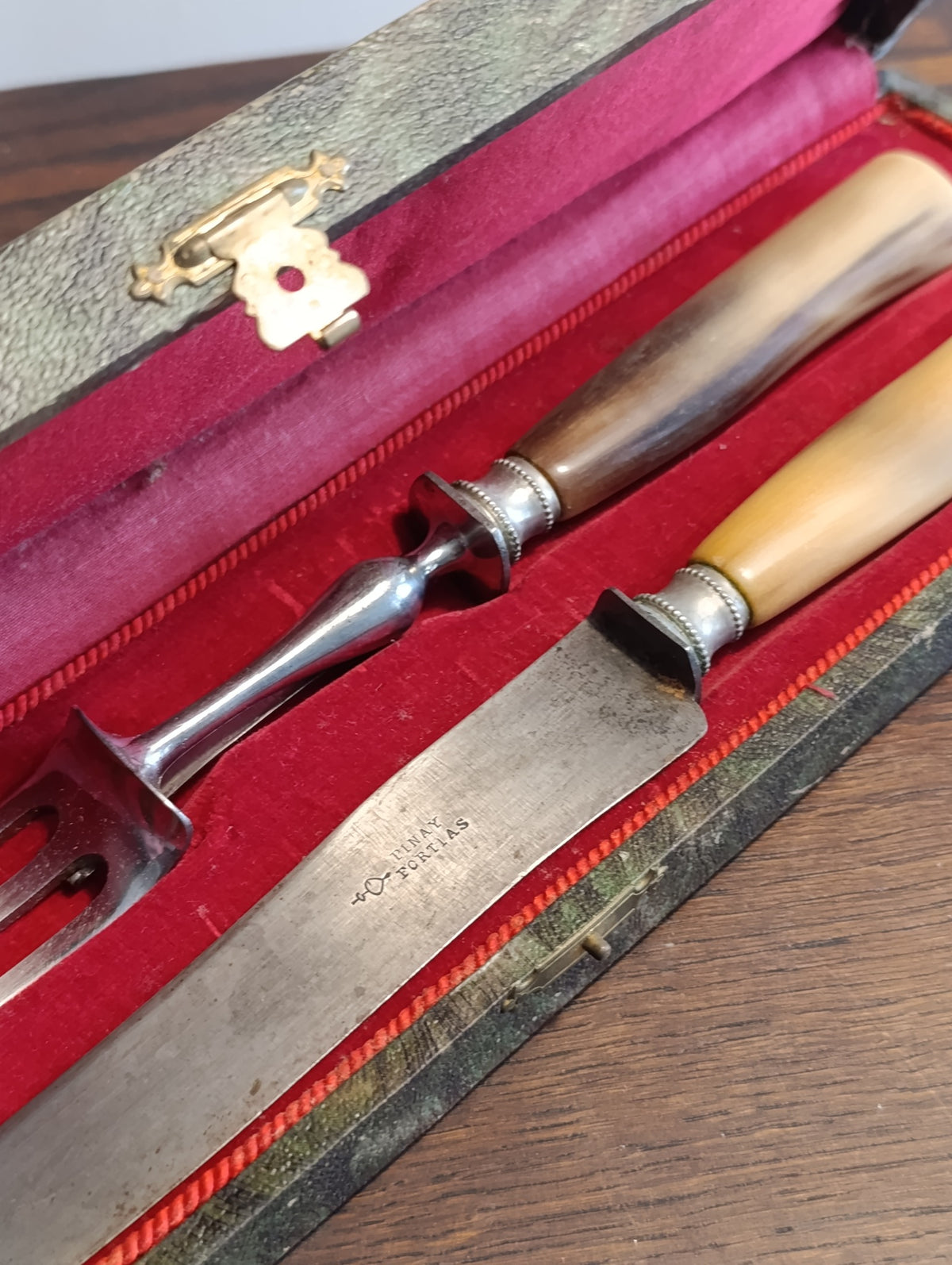 Service à découper Pinay Fortias en coffret CUI030