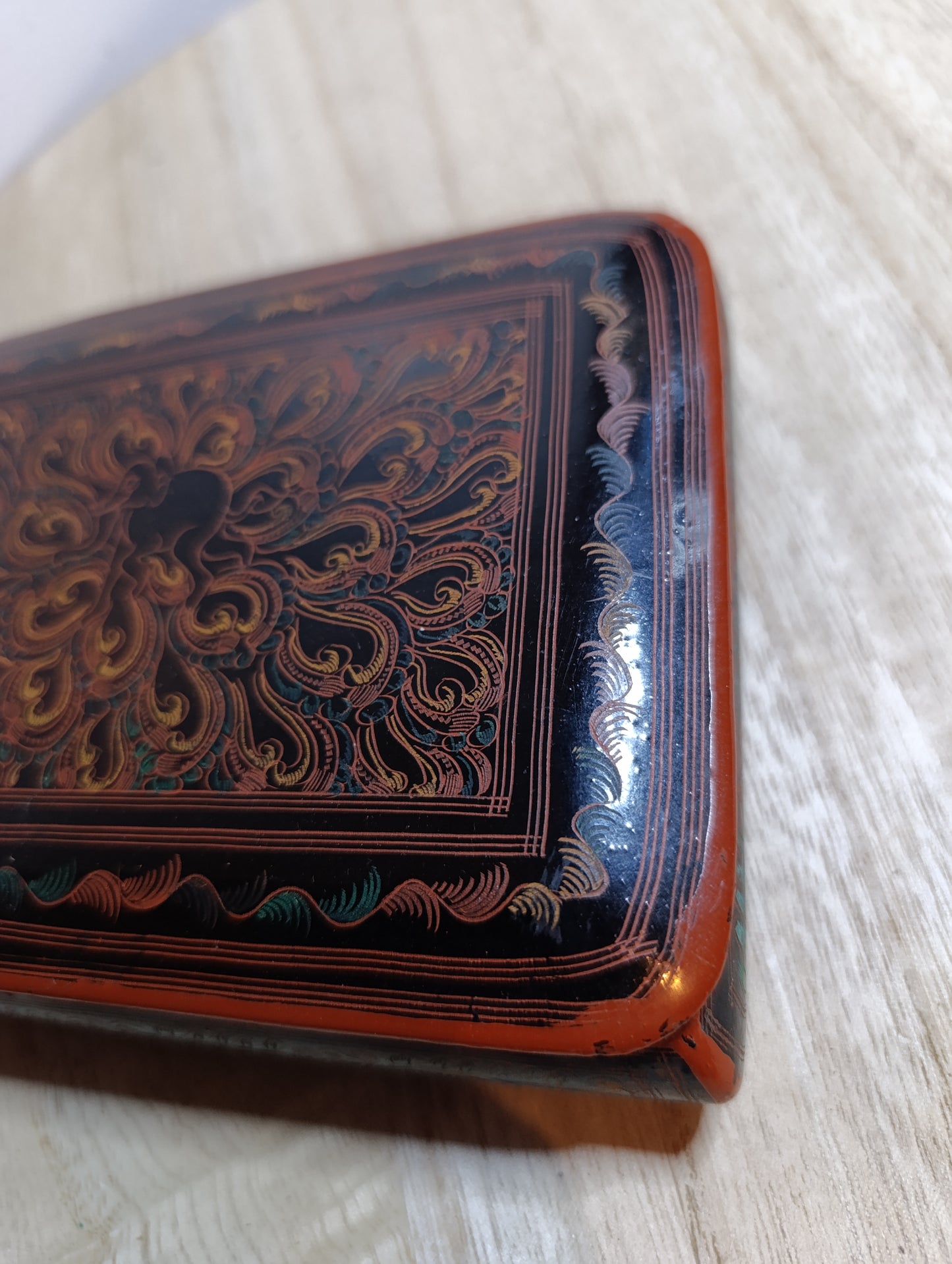 Boîte laquée artisanale russe – décor traditionnel peint à la main