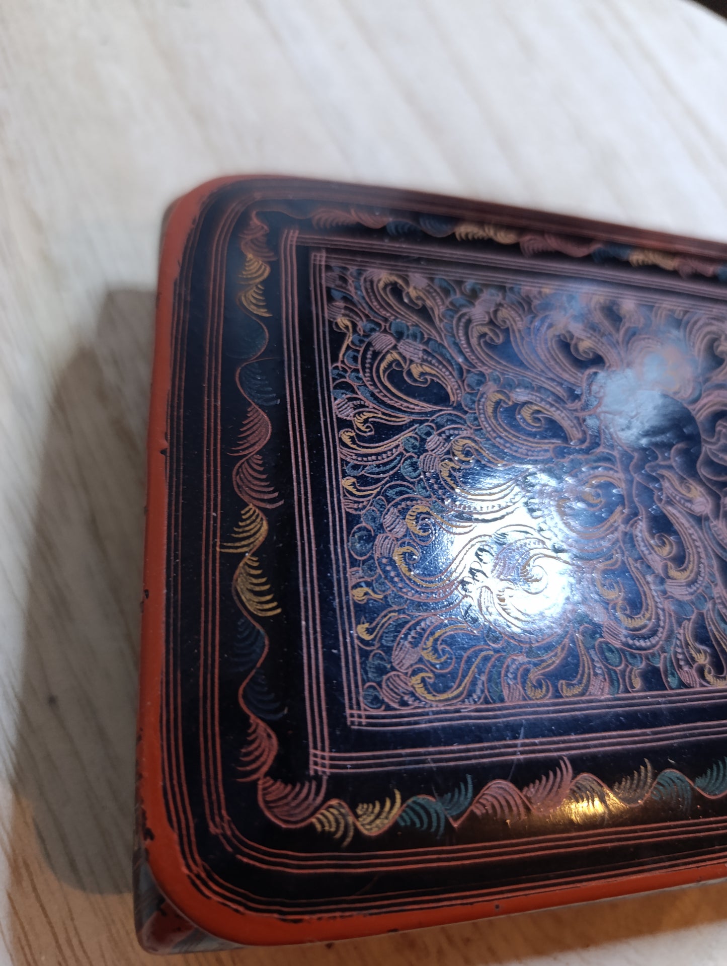 Boîte laquée artisanale russe – décor traditionnel peint à la main