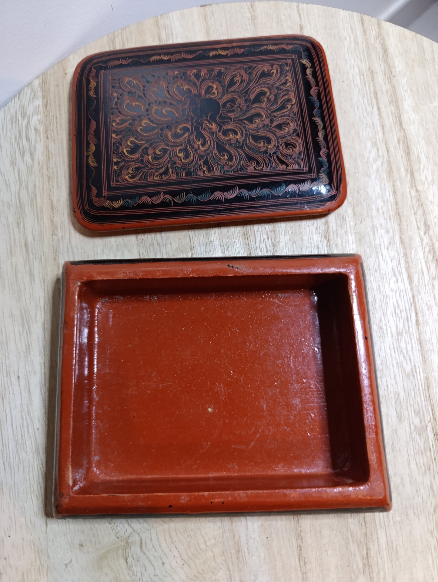 Boîte laquée artisanale russe – décor traditionnel peint à la main
