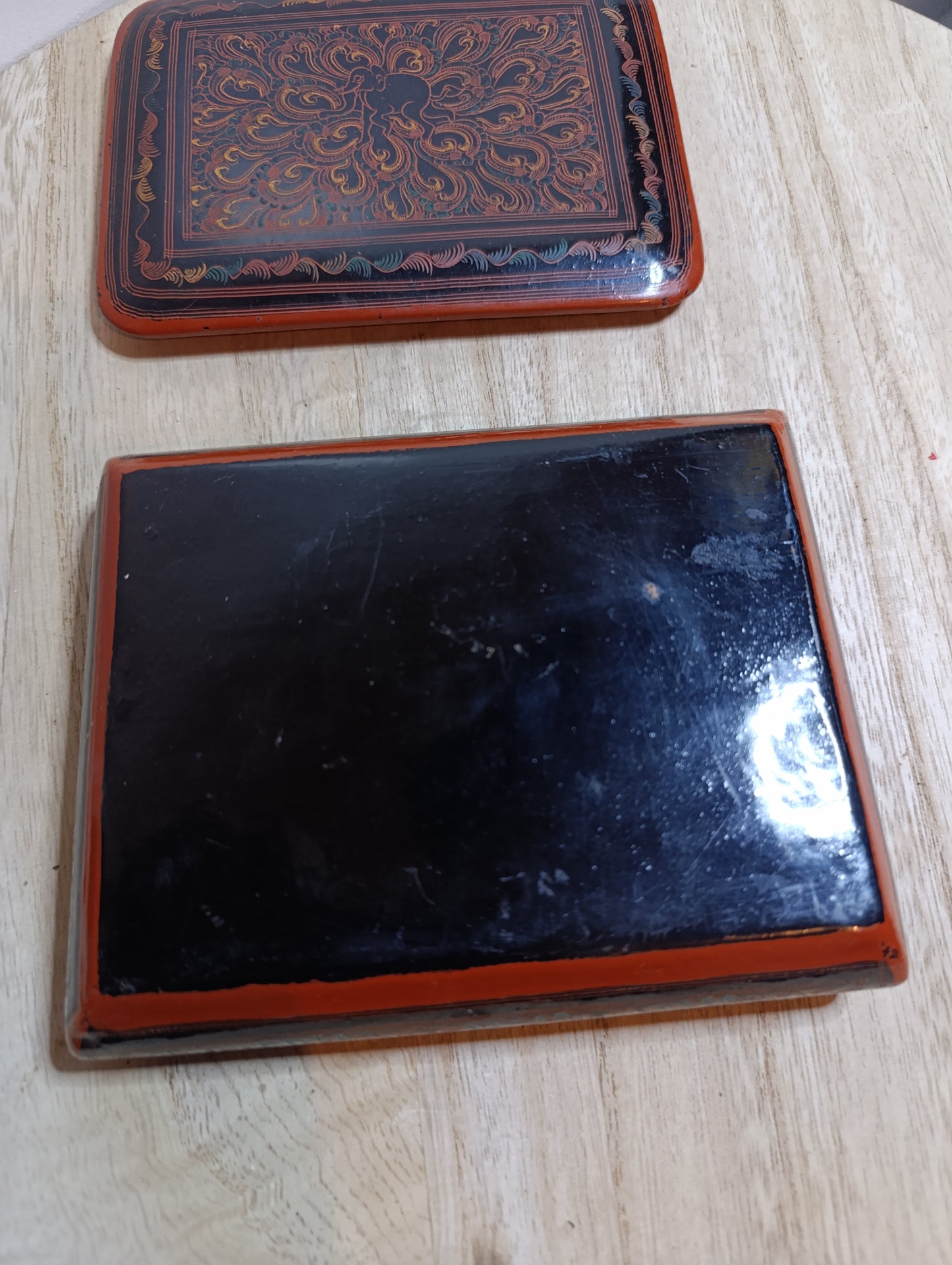 Boîte laquée artisanale russe – décor traditionnel peint à la main