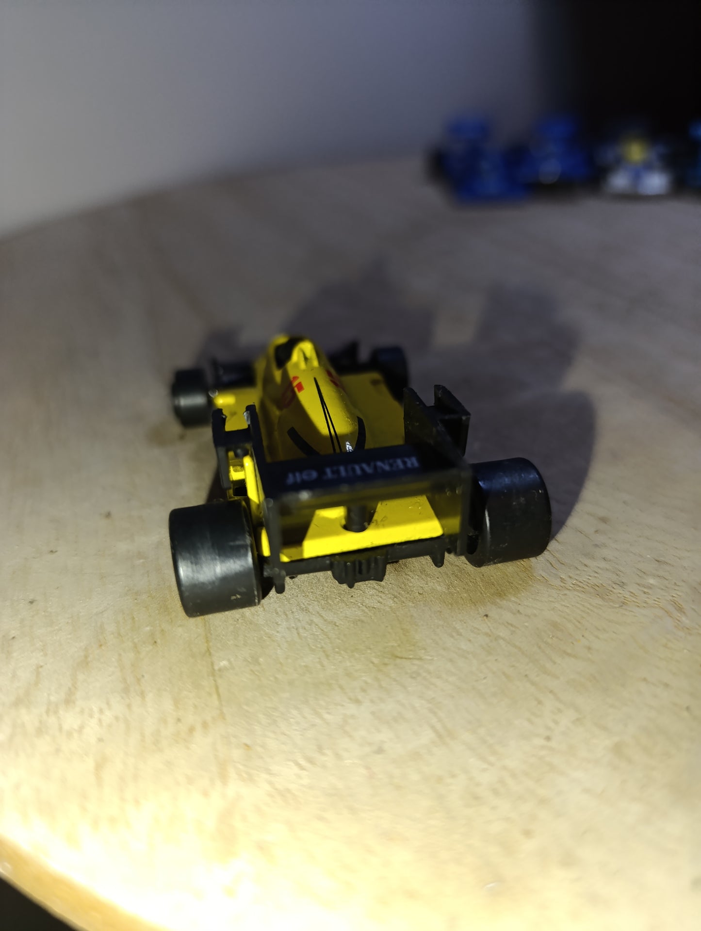 Majorette Elf‑Renault F1 R40 « Prost 83 » – formule 1 vintage 1/55 en plastique