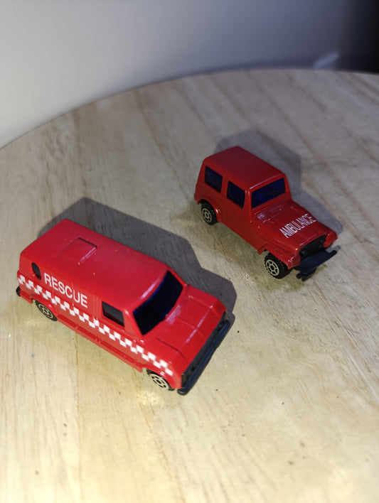 Lot de 2 véhicules de secours rouges “High Speed” – Rescue Van &amp; Ambulance