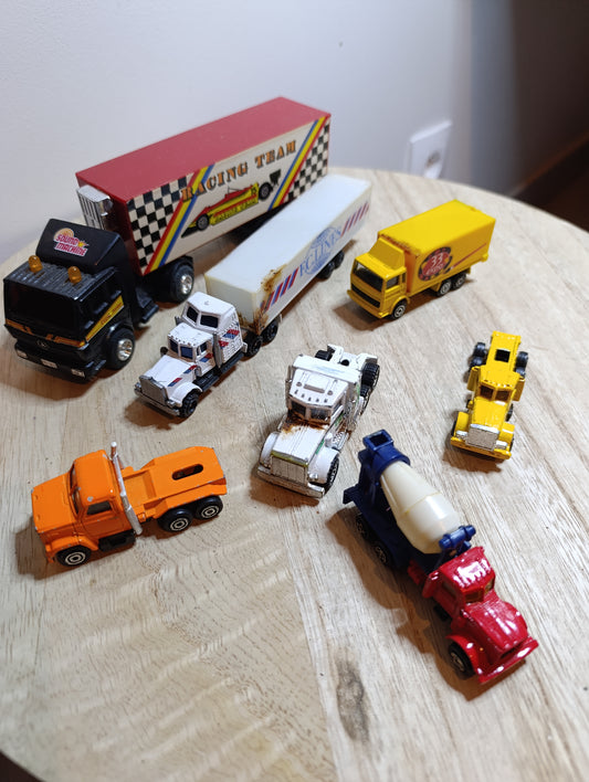 Lot de camions miniatures vintage – semi-remorques, bétonnière, tracteurs